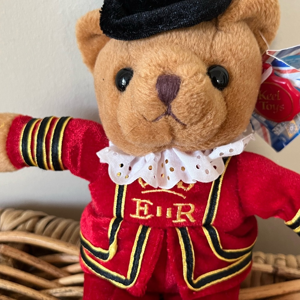 Keel Toys Collectable Beefeater Bear Beany. - Picture 2 of 6